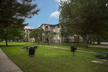 Picnic areas and grills in courtyards at Woodland Villa Apartments, Westland, MI